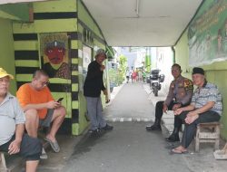 Bhabinkamtibmas Kelurahan Kampung Rawa Melaksanakan Kegiatan Patroli Dialogis Dan Sambang Warga RW 07