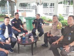 Bhabinkamtibmas Petojo Selatan Amankan Situasi Antisipasi Unjuk Rasa di Kantor DKPP