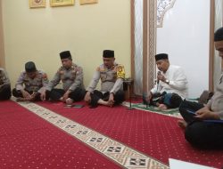 Kapolsek Matraman cooling system dengan gelar pengajian dan yasinan bersama warga