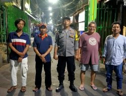 Libur Nataru, Bhabinkamtibmas Kelurahan Galur Ajak Tokoh Masyarakat dan Warga RW 07 Ciptakan Wilayah Aman