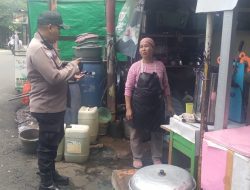 Bhabinkamtibmas Duri Pulo Lakukan Sambang dan Cooling System di Jl. Duri Raya