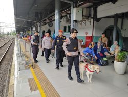 Mulai Dipadati Penumpang, Polisi Dan Anjing Pelacak Standbay Di Stasiun Pasar Senen