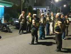 Sinergitas TNI-Polri Sambang Kamtibmas Petugas Poskamling RW. 07 Menteng
