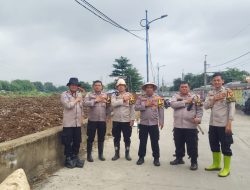 Jaga Ketahanan Pangan Polsek Metro Tanah Abang Lakukan Penanaman Jagung Di Bantaran Kali Ciliwung