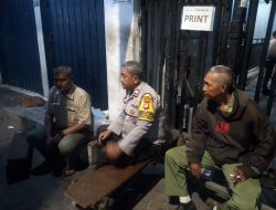 Potret Keakraban Linmas RW 001 Bersama Bhabinkamtibmas Mangga Dua Selatan