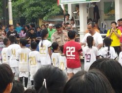 Bhabinkamtibmas Pegangsaan Pemantauan Giat Turnamen Sepak Bola Di Rw 08 Pegangsaan