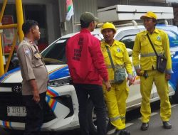 Bhabinkamtibmas Pegangsaan Bersama Petugas PLN Pengecekan Konsleting Listrik