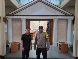 Jelang Natal Bhabinkamtibmas Rawasari Patroli Dialogis Ke Gereja Paskalis