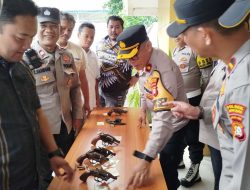 Kapolsek Johar Baru Lakukan Pengecekan Senpi Usai Apel Pagi
