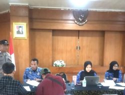 Bhabinkamtibmas Menghadiri dan Memantau Pemeriksaan Berkas serta Penandatanganan Kontrak Kerja PJLP Petugas PPSU dan RPTRA Kelurahan Galur