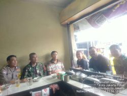 Sinergi Bhabinkamtibmas dan Babinsa dalam Sambang Perangkat RT/RW 03 Kelurahan Galur pada Libur Natal dan Tahun Baru