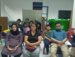 Bhabinkamtibmas dan Tokoh Masyarakat Kelurahan Galur Lakukan Rapat Koordinasi Pengamanan Nataru 2025.