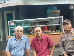 Patroli Pemukiman Bhabinkamtibmas Galur Sambang Tokoh Masyarakat dan Warga Jaga Wilayah Aman Jelang Nataru