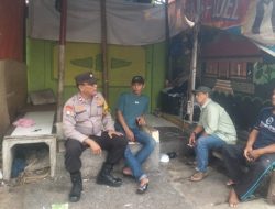 Patroli Dialogis Bhabinkamtibmas Johar Baru Sambangi Petugas Keamanan RW dan Warga RW 02