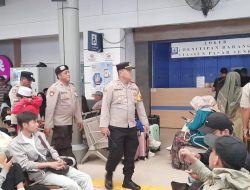 Sambut Libur Nataru, Kapolsek Senen Cek Stasiun Pasar Senen