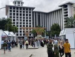 Pelayanan Polri dalam Kegiatan Sholat Jumat di Masjid Istiqlal