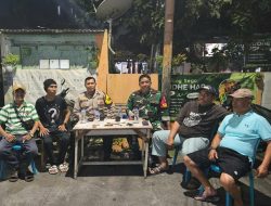 Bhabinkamtibmas Polsek Matraman bersinergi dengan Babinsa sambang warga dalam pemeliharaan kamtibmas
