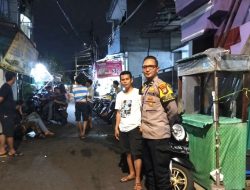 Interaksi dan Komunikasi Sosial, Bhabinkamtibmas Kampung Rawa, Jelang Libur Nataru dengan Tokoh Masyarakat dan Warga Jaga Wilayah Aman.
