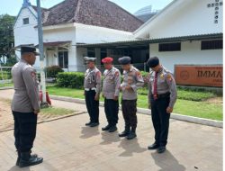 Polsek Metro Gambir Gelar Apel Pengecekan Pos Pengamanan Natal dan Tahun Baru di Gereja GPIB Immanuel