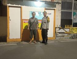 Bhabinkamtibmas Polsek Metro Gambir Sambangi Pos Kamling RW 02 Petojo Utara