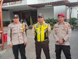 Polsek Metro Gambir Amankan Ibadah Tutup Tahun di Gereja Kristus Ketapang