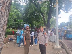 Polsek Metro Gambir Bersama Dishub dan Satpol PP Tertibkan Parkir Liar di Jalan Merdeka Selatan