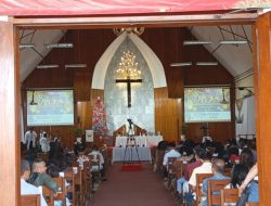 Anggota Propam Polsek Johar Baru dan Satpol. PP, Lakukan Pengamanan Ibadah Natal di Gereja BNKP Nias.