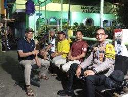 Patroli Wilayah Bhabinkamtibmas Kampung Rawa Cooling System bersama Ketua RW dan Warga untuk Meningkatkan Keamanan dan Ketertiban