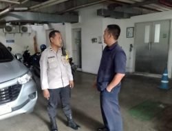 Perkuat Sambang Dalam Suasana Libur Di Pertokoan Pasar Baru