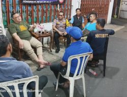 Patroli Wilayah Bhabinkamtibmas Kampung Rawa Cooling System bersama Ketua RW dan Ketua RT untuk Meningkatkan Keamanan dan Ketertiban