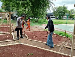 Bhabinkamtibmas Pegangsaan Pemantauan Pemanfaatan Lahan Program Ketahanan Pangan Di Jalan Borobudur