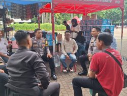 Kapolsubsektor Dan Bhabinkamtibmas Gelora Ajak Pedagang Kuliner Peran Aktif Menjaga Kamtibmas