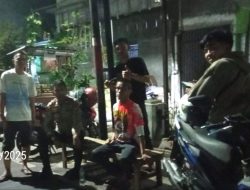 Patroli Malam, Kapolsubsektor Tanah Tinggi Lakukan Sambang Dialogis dan Imbauan kepada Warga RW 08
