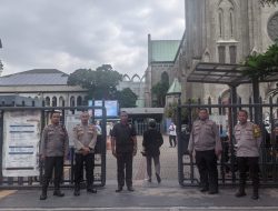 Pengamanan Ketat Ibadah Misa di Gereja Katedral Sawah Besar
