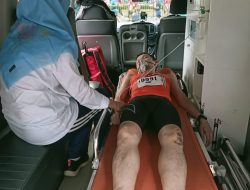 Anggota Ditpamobvit Polda Metro Jaya Sigap Tolong Masyarakat Yang Pingsan Di CFD Sudirman.