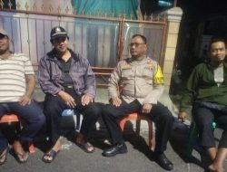 Patroli Keamanan, Bhabinkamtibmas Johar Baru Kunjungi Pos Kamling RW 04 dan Berikan Arahan kepada Petugas Satkamling