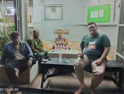 Pemantauan Keamanan Wilayah Bersama Bhabinkamtibmas, Babinsa, dan Ketua RW 07 di Pos Kamling