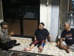 Patroli Malam, Bhabinkamtibmas Galur Ngobrol Santai Kamtibmas dengan Tokoh Masyarakat dan Warga