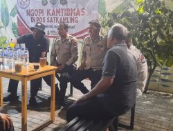 Kanit Binmas Polsektro Tanah Abang Ngopi Kamtibmas Bersama Perangkat RW Dan Warga Di Pos Satkamling RW 03 Kelurahan Kebon Melati