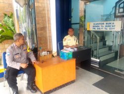 Patroli Dialogis Bhabinkamtibmas Mangga Dua Selatan Sambangi Perkantoran