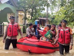 Tim SAR Satbrimob Polda Jateng turun ke Lokasi longsor bantu cari korban hilang dan siapkan dapur lapangan di Petungkriyono