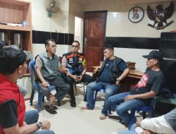 Rapat Koordinasi Bhabinkamtibmas, Lurah, Ketua RW 04, dan FKDM untuk Bahas Rencana Kegiatan Bedah Rumah di Kampung Rawa