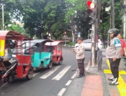Pelayanan Lalu Lintas Pagi Hari Anggota Polsek Cempaka Putih