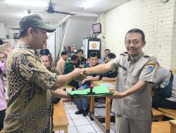 Bhabinkamtibmas Kelurahan Gunung Sahari Selatan Melaksanakan Giat Monitoring dan Pemantauan Pemilihan Ketua RT