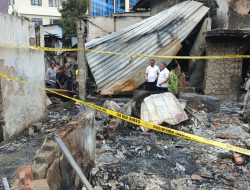 Tim Puslabfor Bareskrim Polri Lakukan Olah TKP Kebakaran di Gang Laler, Kemayoran