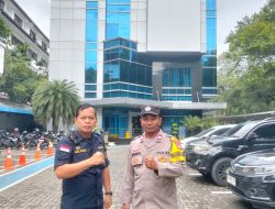 Bhabinkamtibmas Kelurahan Cideng Lakukan Pengamanan Aksi Unjuk Rasa di Kantor DKPP