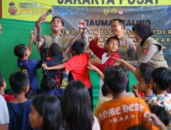 Polri Dirikan Dapur Lapangan dan Gelar Trauma Healing untuk Korban Kebakaran di Kebon Kosong