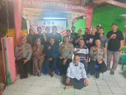 Kapolsek Menteng Dan Wakapolsek Bersama Warga Rw 08 Kebon Sirih Jalin Komunikasi Melalui Ngopi Kamtibmas
