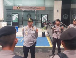 Kapolsek Metro Menteng Pimpin Apel Pengamanan Konsolidasi BEM UBK Di Jalan Kimia Menteng