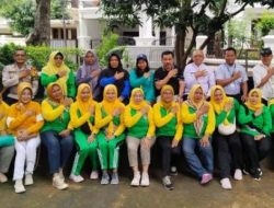 Bersama Kader Jumantik Bhabinkamtibmas Cempaka Putih Timur Laksanakan  Kegiatan Pemberantasan Sarang  Nyamuk